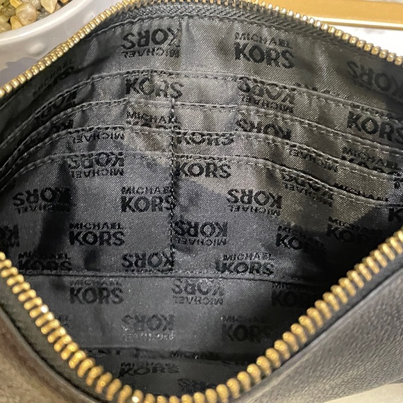 SOLD Michael Kors Wristlet - Picture 3 of 9